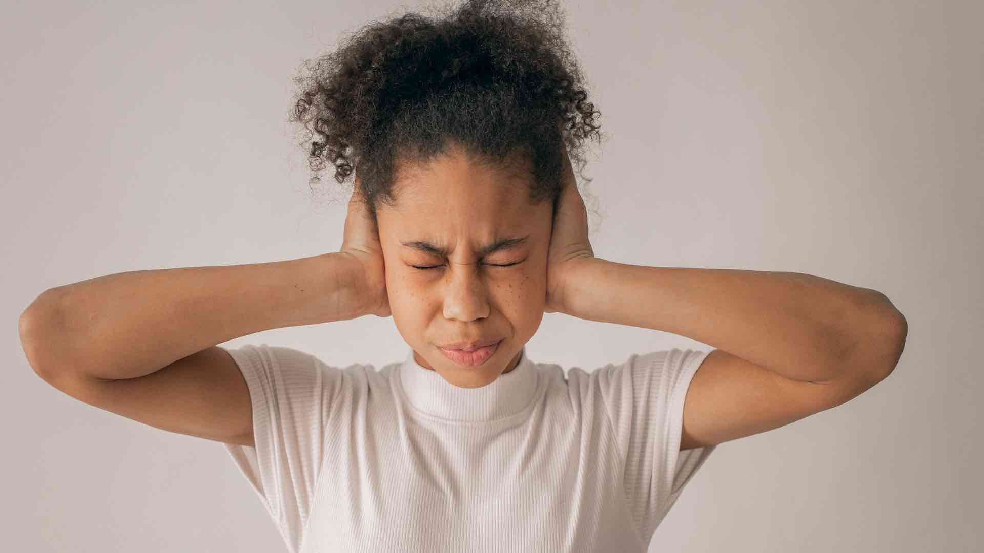Los jóvenes corren el riesgo de sufrir daños auditivos.