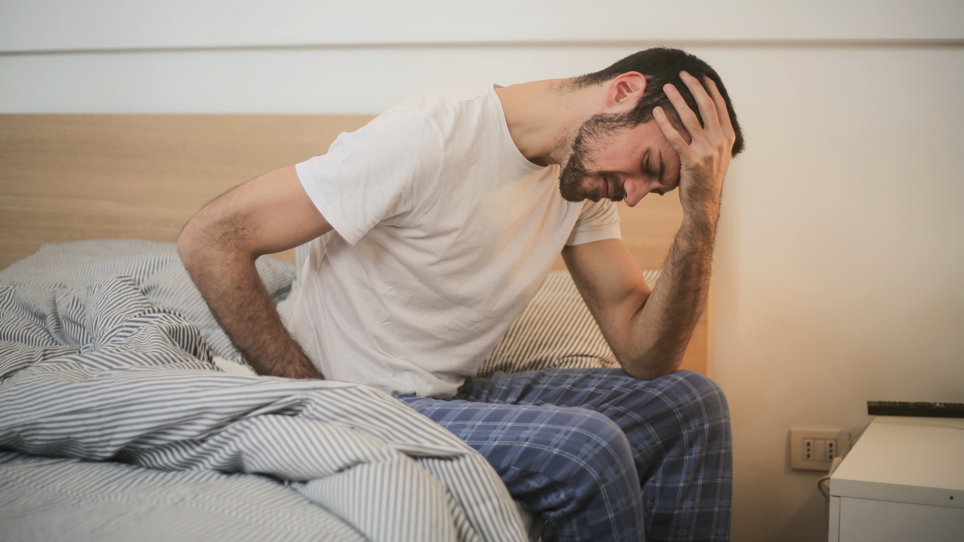 8 formas de dormir más profundamente a pesar del tinnitus